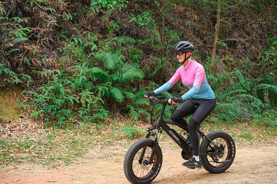20 Inch Fat Ebike Shuttles On The Mountain Trail - Video - 1